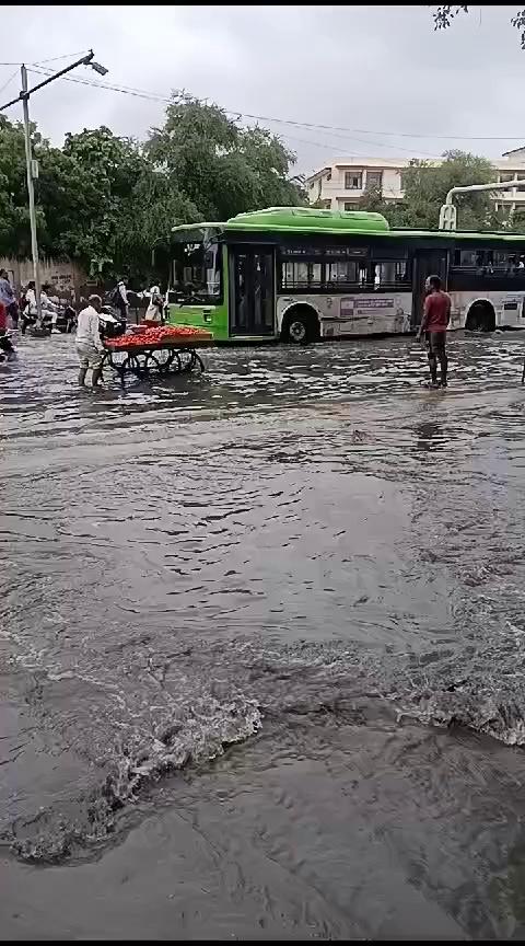 This is Today scenario heavy rain in Mayur vihar phase 3 water clogged thanks to delhi Govt ........