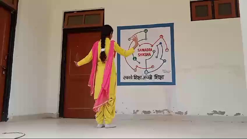 Nidhi of class 9th HS Sherpur Zone Hiranagar performed a dogri dance to celebrate Cultural Day under Shiksha Saptah
