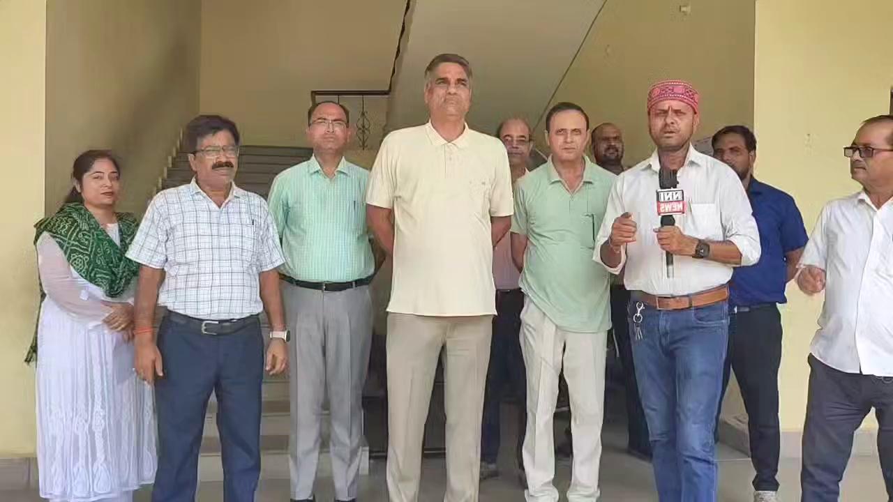 91लाख व्यूज•••√√
NNI NEWS LIVE
जरवलरोड बहराइच- आदरणीय डॉ पीएस गहलोत एमडी व श्री नीरज शर्मा कार्यकारी निदेशक के अथक प्रयास से जनपद बहराइच आईपीएल में स्थापित सर्वश्रेष्ठ इंग्लिश मीडियम विद्यालय ""उद्भव शिक्षा निकेतन"" में महाशिवरात्रि के पावन अवसर पर छात्र व छात्राओं ने••• मेहंदी, रंगोली, गीत, नृत्य आदि को लेकर आयोजित हुई प्रतियोगिता।