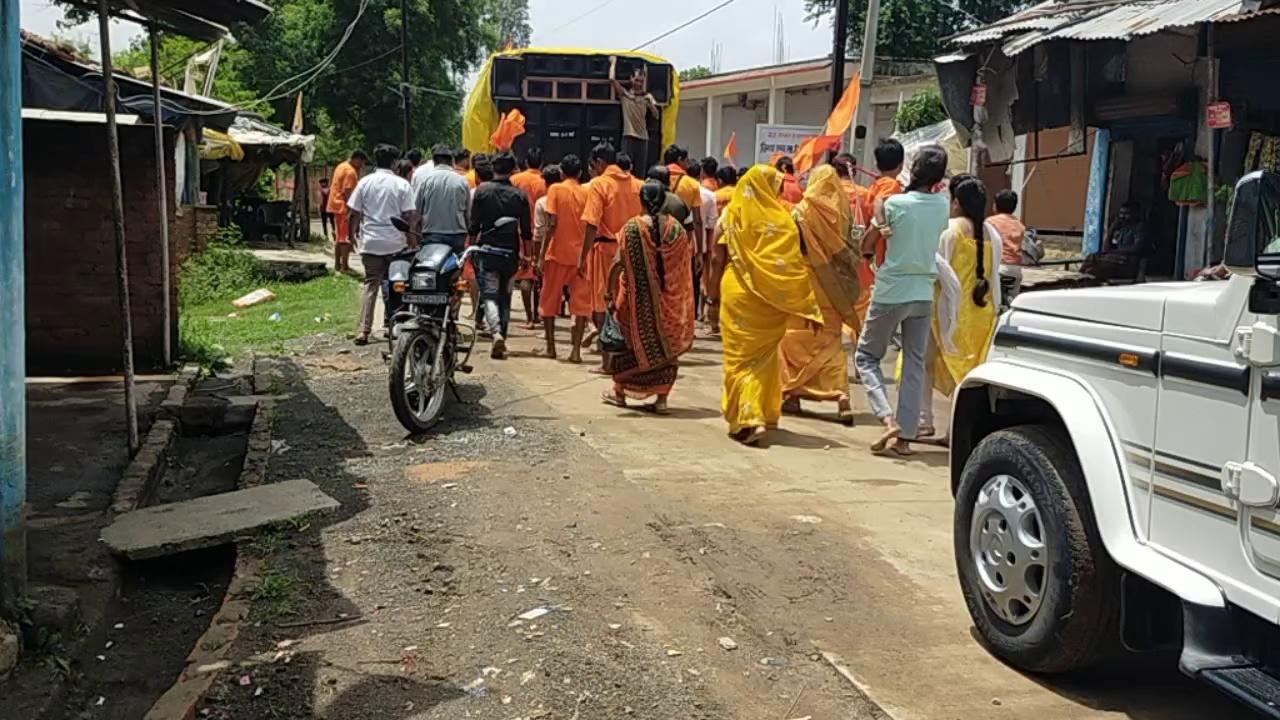 सिंगरौली _
नगर परिषद सरई
महादेव की पावन पवित्र श्रावण मास आज बाबा बैजनाथ धाम यात्रा में जाने वाले सभी श्रद्धालुओं,कावड़ियों को हार्दिक शुभकामनाएं। यह पवित्र यात्रा आप सभी के लिए सुखद.मंगलमय हो।
बाबा महाकाल की कृपा बनी रहे।
बोल कावरिया बोल-बम