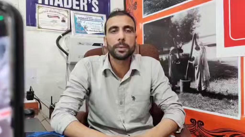 Traders visiting Jammu and Kashmir Bank Branch Pattan in Baramulla district alleged that the Bank staff of the Branch treats them like beggars and frequently display the highest degree of disrespect for the visiting customers Particularly Traders in the Bank.