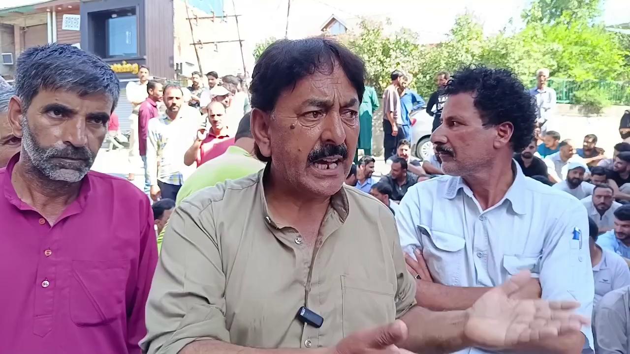 Kulgam Shopkeepers Association on Wednesday staged a protest against the relocation of the main bus stand from #Kulgam town to Chawalgam, watch the video