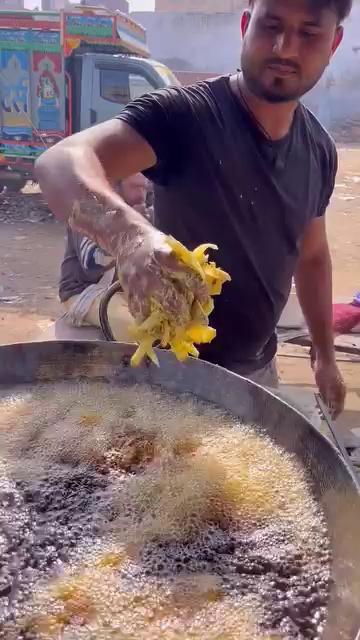 U.P Special
Art of Making Aloo Bhajiya in Tundla