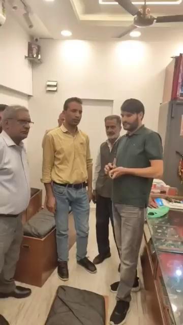 Proud moment for our village, Mr #Riyaz Ahmad S/O Late Abdul Salam Sheikh resident of village #Androosa Pampore today picked up a purse of one goldsmith at Srinagar in which golden items were present of about 8 lakhs and important keys of lockers. This proud son of Androosa returned back this purse to the real owner.