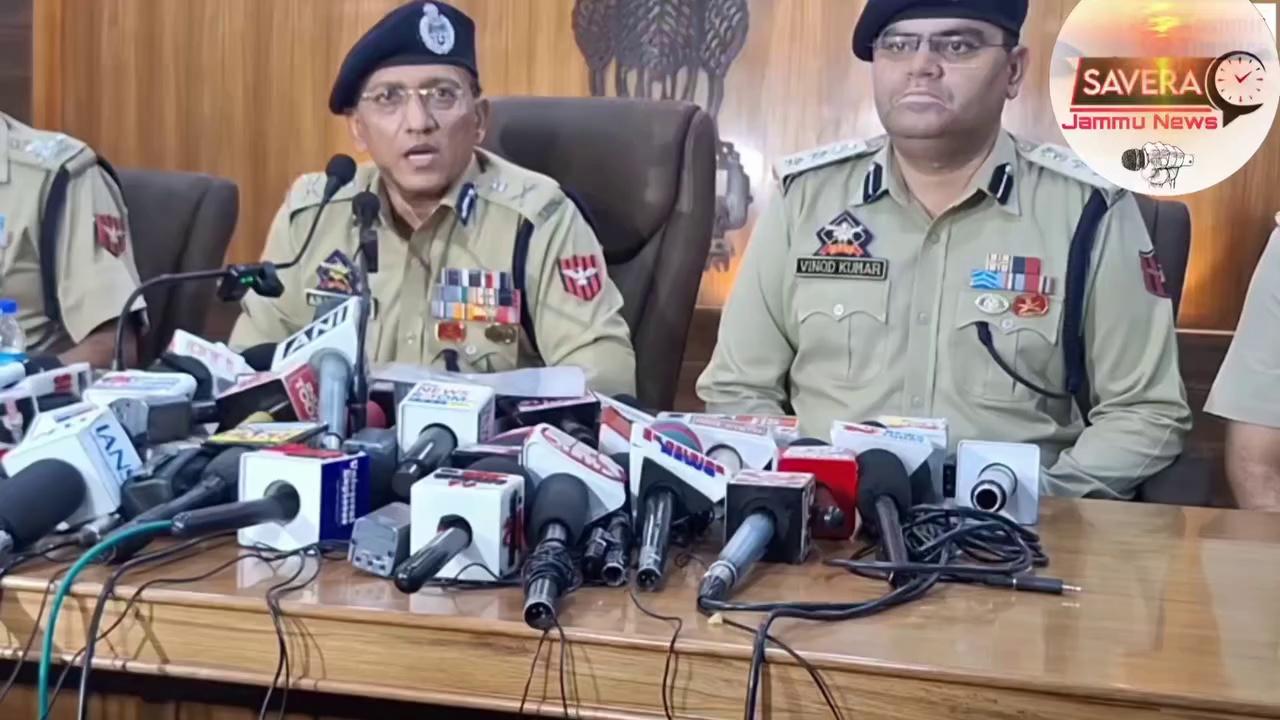 BrekingNew$•• जम्मू पुलिस द्वारा नाबालिग लड़के से बड़ी सफलता 33 किलोग्राम की हीरोइन की बरामद।ADGP जम्मू जोन आनंद जैन प्रेस कांफ्रेंस में संबोधन।
Big Success 33 kg Heroine Recovered by Jammu Police from Minor boy. ADGP Jammu Zone Anand Jain addressing Press Conference.
Media Centre, PHQ, J&K Police.
#jkp
#jammuandkashmir
#drugs
#media
saverajammu