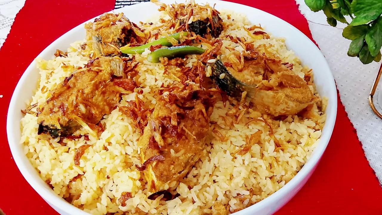 ইলিশ পোলাও তৈরির সহজ রেসিপি || Hilsa fish pulao || ilish polao recipe Bangla | Authentic ilish pulao
Ilish polao recipe is very easy to make. Still, there are some tips that you have to follow so here in this recipe I will show you how to make an Ilish polao recipe which you can serve for lunch or dinner . If you like the video please subscribe to mona's kitchen for more bengali recipes like this.