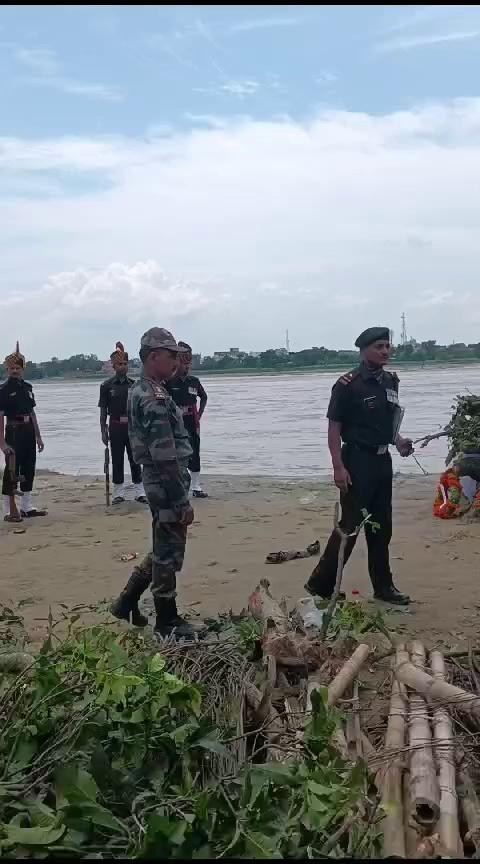 RIP
.. शहीद भोगेन्द्र यादव कमलाबारी पीराटोल जयनगर मधुबनी बहुत ही दुखद क्षण हमलोगों के लिए हमारे देश के एक बहुत ही अच्छे नेक दिल इंसान बहुत ही लाज़वाब योद्धा आज हम लोंगो को छोड़ इस दुनिया से अलविदा हो गये ..
हर एक दुःख- सुख में साथ देने वाले इंसान हर एक परस्थिति में साथ रहने वाले इंसान कोई भी चीज़ अगर मेरे साथ कोई भी अगर दिक्कतें आती थी तो हमेशा साथ देने वाले इंसान मेरे बड़े भैया..शाहिद भोगेन्द्र यादव जी को सत्त-सत नमन देश के प्रति समर्पण..भगवान मेरे भैया के आत्मा को शान्ति दे
..आप हमेशा हम सब के दिलों पर राज करियेगा..
..