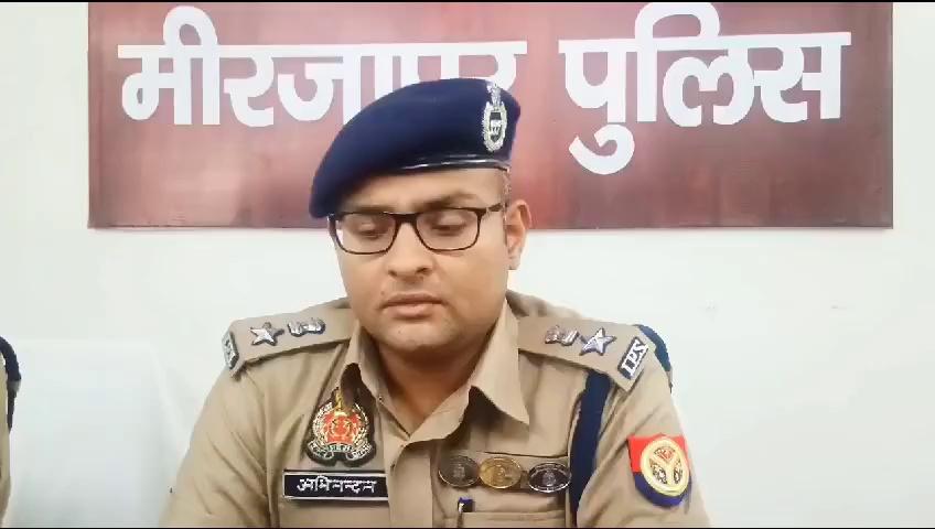 थाना कछवां पुलिस टीम द्वारा जाली नोटो का कारोबार करने वाले गैंग का पर्दाफाश, 04 अभियुक्त गिरफ्तार, कब्जे से ₹ 76,000 मूल्य के भारतीय जाली नोट व नकली नोट छापने में प्रयुक्त उपकरण बरामदगी के सम्बन्ध में #SP_Mirzapur #अभिनन्दन की बाइट —