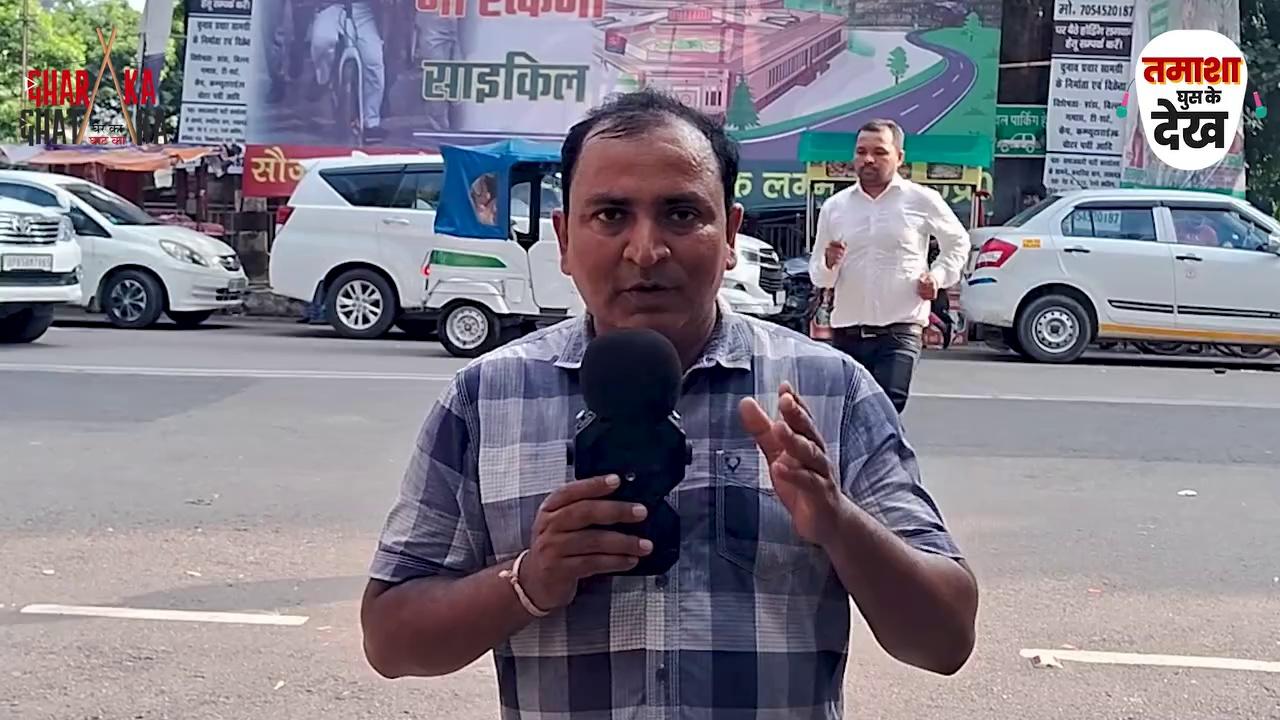 यूपी में विधानसभा सीटो पर होने वाले उपचुनाव को लेकर हलचल तेज हो गई है। प्रदेश की 10 सीटों पर उपचुनाव होना है। इनमें से 5 सीट सपा के पास हैं जबकि 3 बीजेपी और 1-1 सीट निषाद और आरएलडी के पास थी। इस उपचुनाव में एक बार फिर एनडीए और इंडिया गठबंधन के बीच महामुकाबला देखने को मिल सकता हैहै दरअसल लोकसभा चुनाव में बीजेपी हो या सपा या फिर कोई अन्य दल सभी ने अपने-अपने मौजूदा विधायकों को सांसदी का चुनाव लड़ने का मौका दिया था। इसमें सबसे प्रमुख सपा मुखिया अखिलेश यादव का नाम भी शामिल है। अखिलेश कहरल सीट से विधायक थे उन्होंने कन्नौज लोकसभा सीट से चुनाव लड़ा और रिकार्ड मतों से जीत दर्ज की थी। इसके बाद अखिलेश यादव ने करहल विधानसभा सदस्य से इस्तीफा दे दिया था। फैजाबाद से सपा सांसद अवधेश प्रसाद के जीतने से मिल्कीपुर विधानसभा सीट और सपा विधायक लालजी वर्मा के अम्बेडकरनगर से सांसद बनने के बाद कटेहरी सीट पर उपचुनाव होना है।