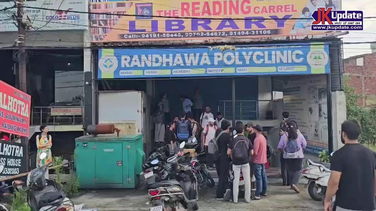 Students thanks DC Kathua for returning books in library