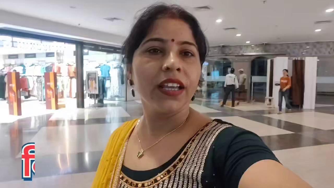 गाव की लड़की पहुची ग्रेटर नोएडा के शॉपिग मॉल मे || Village girl reached shopping mall of G. Noida