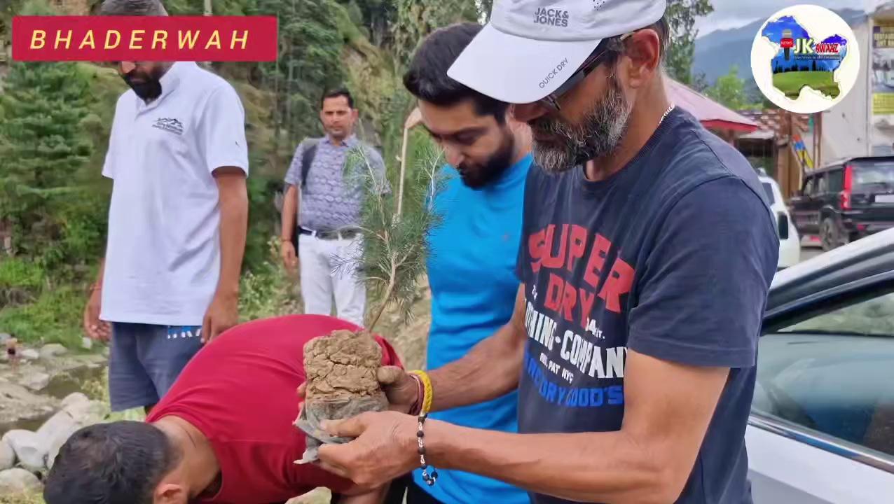 "Rooted in Gratitude: Bhaderwah Unites to Honor Heroes and Mothers with 'Ek Paid Shaheedon Ke Naam' and 'Ek Paid Maa Ke Naam' Tree Planting Drive."