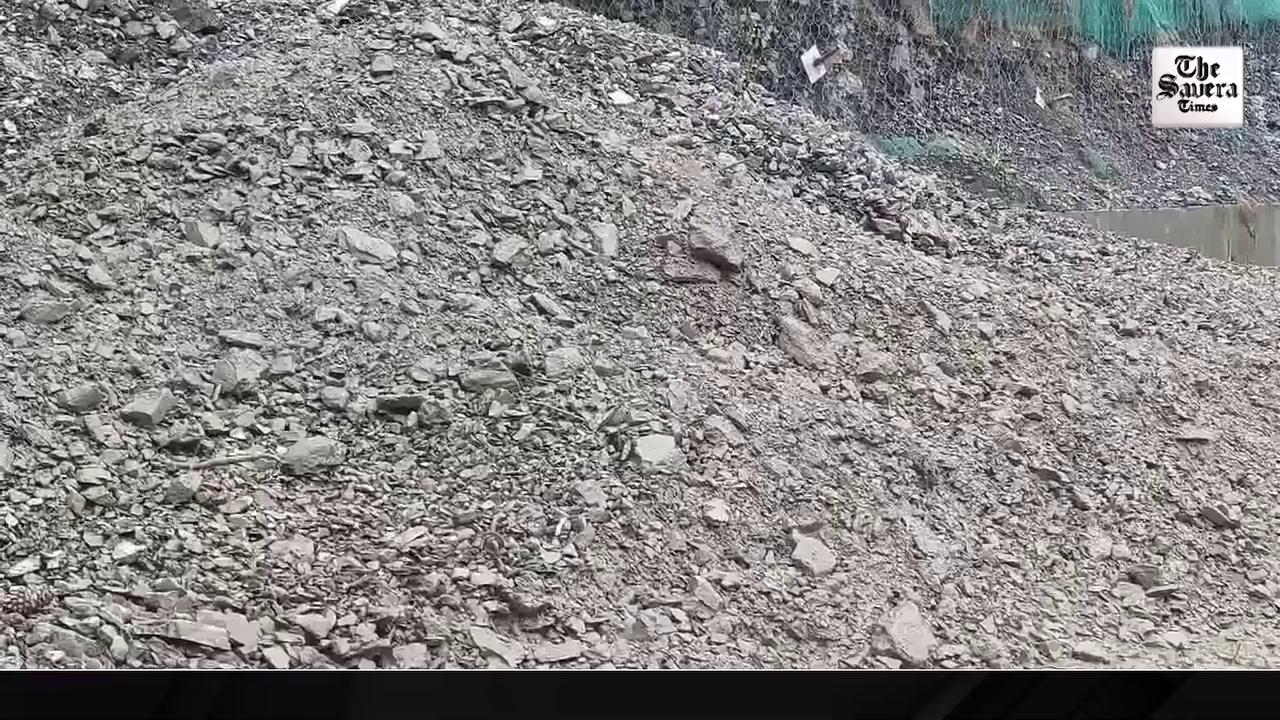 Jammu-Srinagar NHW blocked at Mehad-cafeteria in Ramban due to major landslide