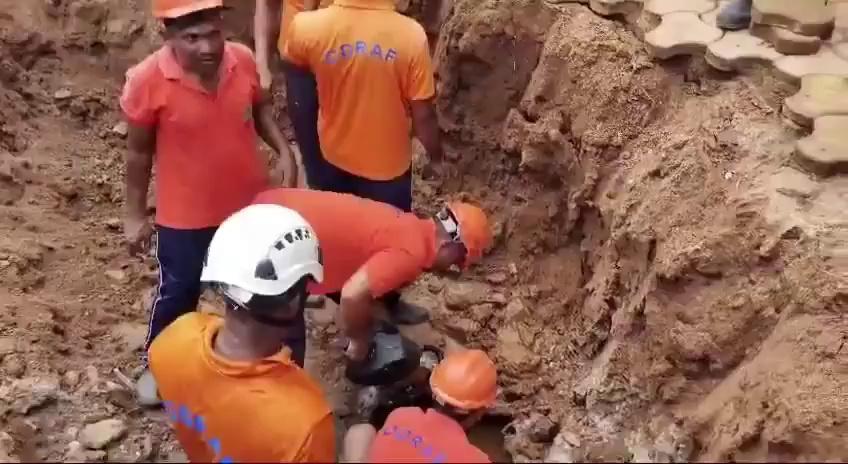 Reporter by Pinki Sahoo Odisha Police compliments the dedicated ODRAF personnel of the 4th IR Bn., Deogarh, for their commendable service in rescuing a 22-year-old trapped under a pipe in the Pallahada PS Area. The rescued individual has been safely sent to the local medical center.