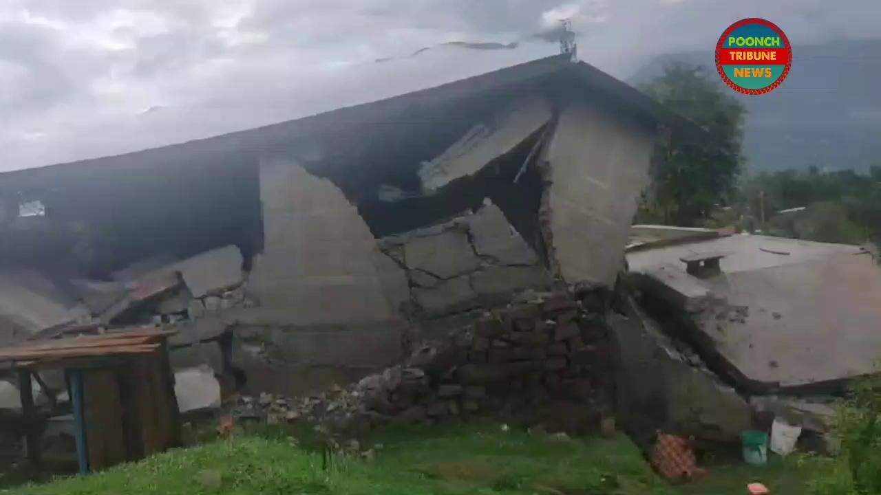 Today heavy landslide at jaranwali gali jammu poonch NH house damage