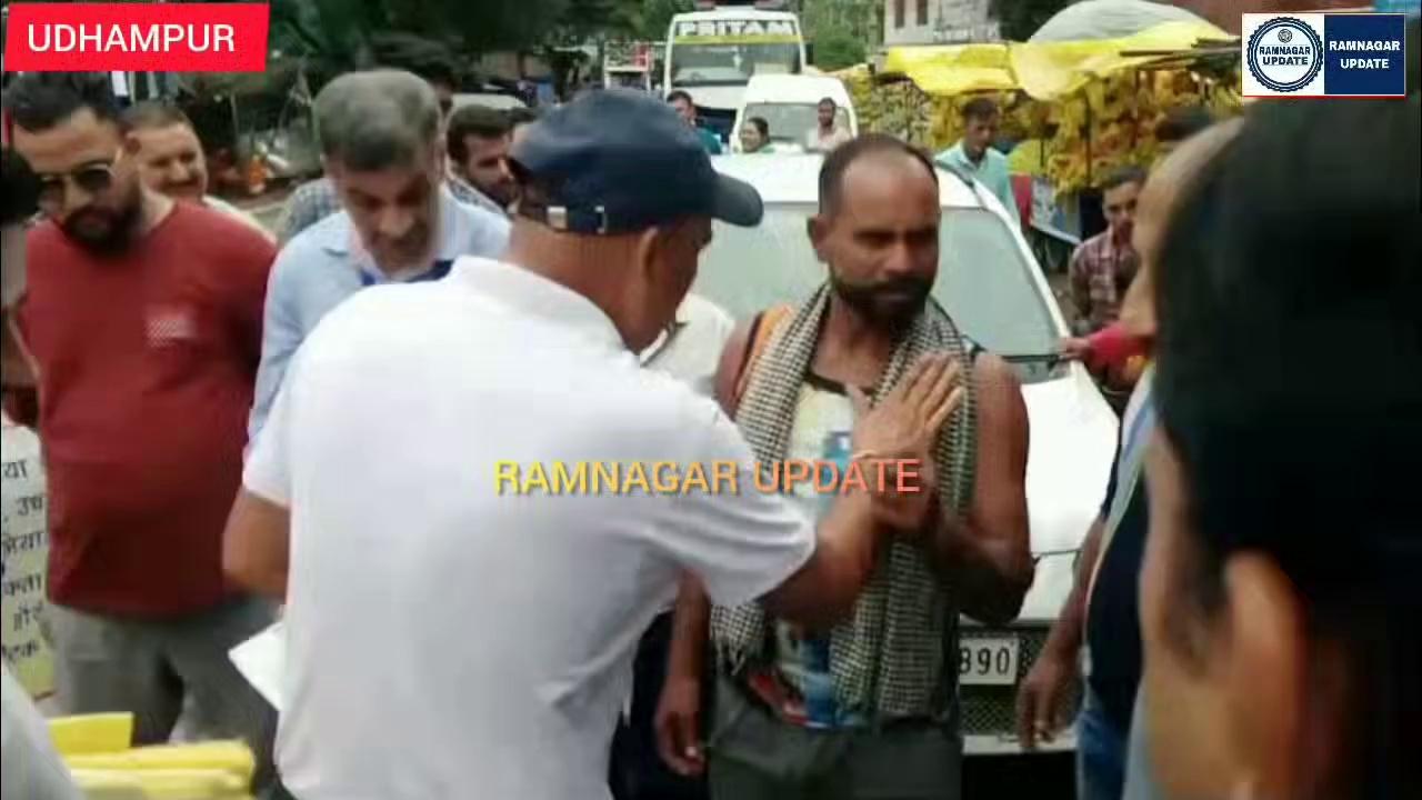 All India dogra foundation and municipality Along with ADC Udhampur joginder Singh jasotria suprise visit in Main market and check the polythene bag , and Fine to Thouse shopkeepers who use the polythene bag