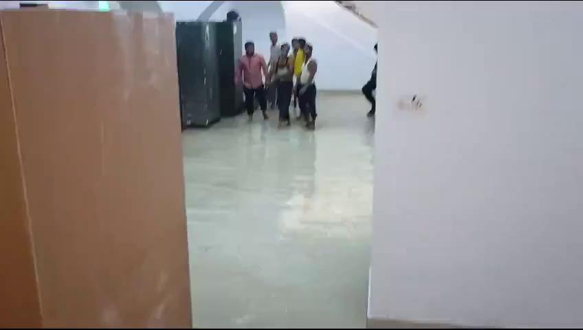 जयपुर: SMS अस्पताल पानी-पानी, रातभर चली बारिश के बीच SMS के ICU में गिरी फॉल्स सिलिंग,
jaipur_police