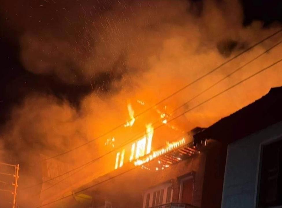 Massive fire engulfs residential house Pulwama