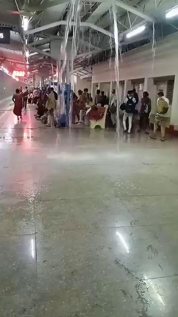 Kishanganj platform करीब रात 3:30 बजे की