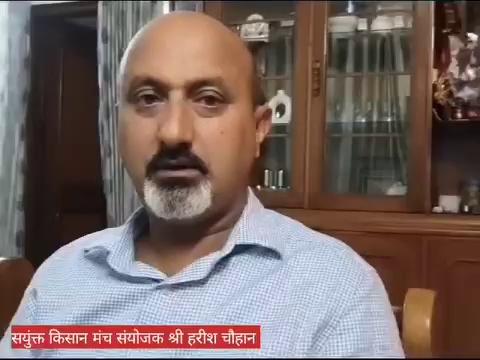 रोहडू Jvn Tv
बागवानों को बार बार प्राकृतिक आपदा का सामना करना पड़ता है लेकिन उन्हें कोई आर्थिक या दूसरे किसी भी प्रकार की सहायता राज्य एवं केन्द्र सरकार से उपलब्ध नहीं होती। सुबह जो पोस्ट jvn टीवी के माध्यम से डाली गई थी उसमे प्राप्त कॉमेंट के आधार पर अगर बीती रात आए तूफान का आंकलन किया जाए तो शायद ही रोहडू और इसके साथ लगते जुब्बल क्षेत्र में कोई ऐसा हिस्सा बच्चा हो जहां बागवानों के सेब को नुकसान न हुआ हो। ऐसे में जब पहले ही फसल कम होने से बागवान परेशान थे बीती रात आए तूफान ने वो परेशानियां और बढ़ा दी है।आलम ये है कि लगातार हिमाचल के बागवानों और सेब बहुल्य क्षेत्रों की अनदेखी के चलते राज्य और केंद्र सरकार से अब बागवानों का भरोसा उठ गया है और जब प्रशासन या विभाग द्वारा आंकड़े जुटाने की बात कही जाती है तो लोग उसका खुलेआम मजाक उड़ाते हुए नजर आते है। ऐसे में संयुक्त किसान मंच संयोजक हरीश चौहान ने भी चिंता जताई है और सरकार से ऐसी विपदा से निपटने के लिए उचित प्रबंध की मांग की है।