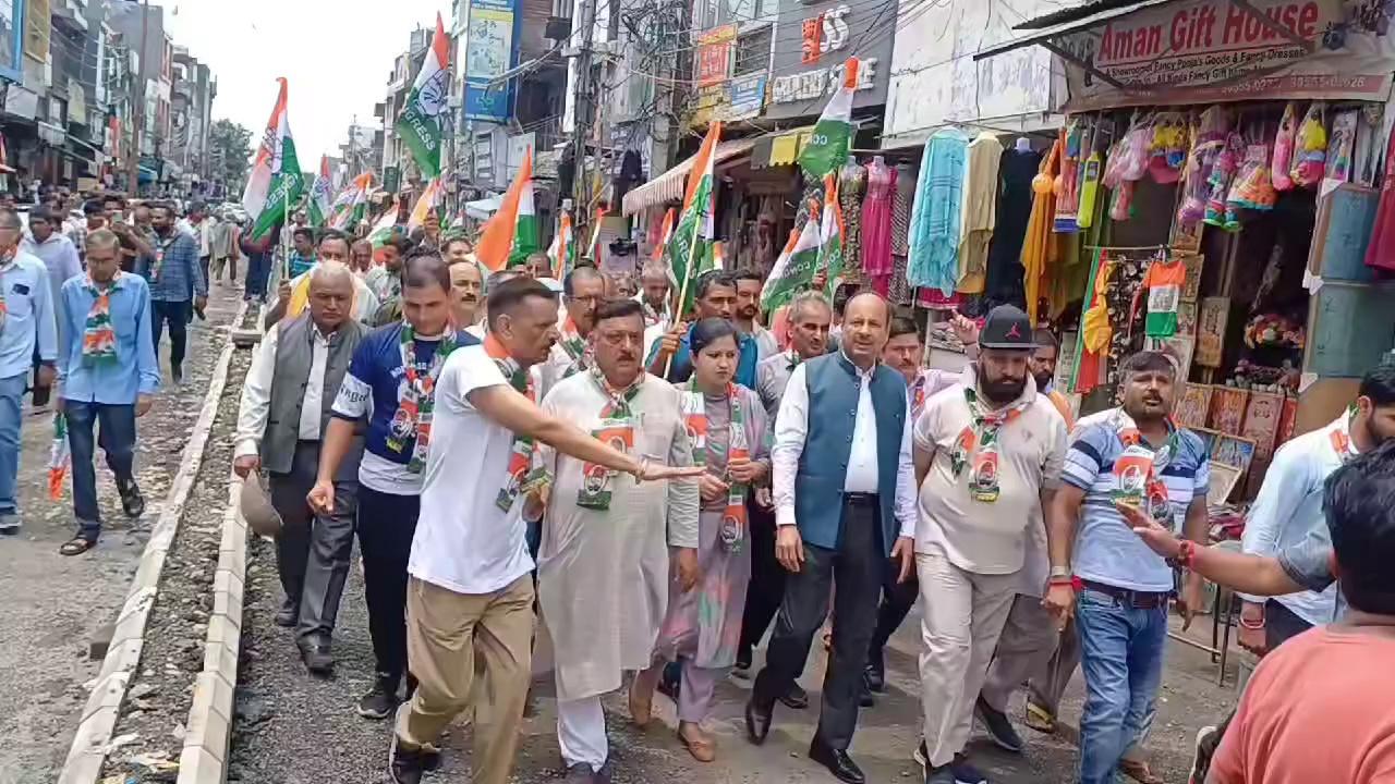 PCC general secretary Mohinder Bhardwaj leading 'Nyay Rally' in Vijaypur against anti- people policies of BJP and LG administration