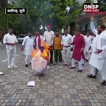 अलीगढ़ में नवागत नगर आयुक्त का स्वागत करने नगर निगम पहुंचे विपक्षी पार्षदों का फूटा गुस्सा, फिर किया ये काम | Aligarh | DNSP News