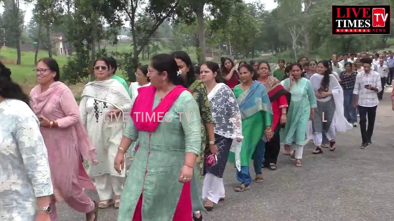 कृषि विश्वविद्यालय के शिक्षक और विद्यार्थी एकजुट होकर विरोध प्रदर्शन पर उतरे : पालमपुर