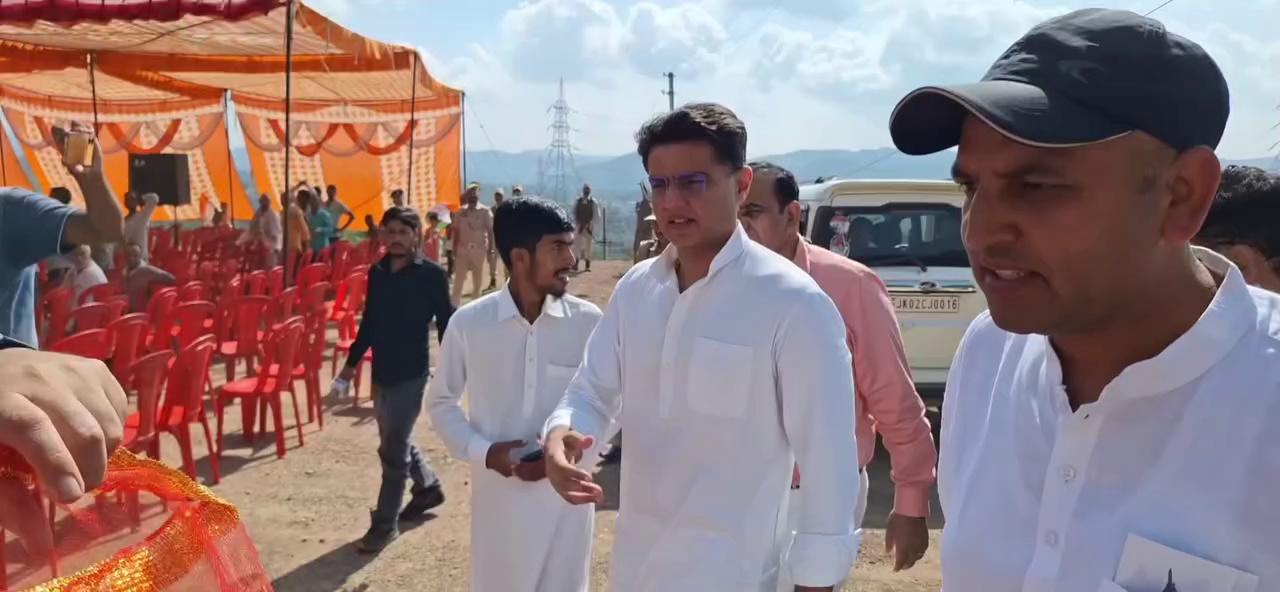 Election compagin by Sachin pilot Former union minister ,Genral Sectary Aicc,along with Vikar rasool wani former jkpcc president in favour Nagrota bhalwal constuiency congress candidate Thakur Balbir Singh at kishanpur Block dansal nagrota bhalwal constuiency .Aziz choudary genral sectary AIyc ,Thakur Hoshiar Singh Sectary jkpcc,Romal singh block president dansal and Jang bhadur block president bhalwal were also present