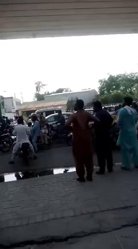 #Rawalpindi: Protests started at liaqat Bagh Chowk heading towards Faizabad.
#Islamabad #Rawalpindi: PTI has called off their protest.