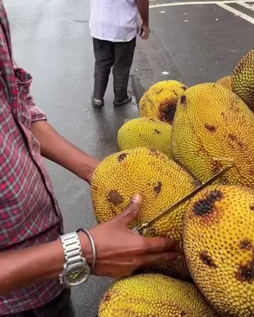 Jackfruit Cutting Skills of Mysore at Devraj Mohalla | Mysore Street Food