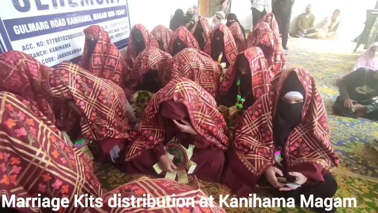 #helpinghands Noor-ul-Ain Trust Kanihama Magam Distributes marriage Kits among the needy and orphans girls.....