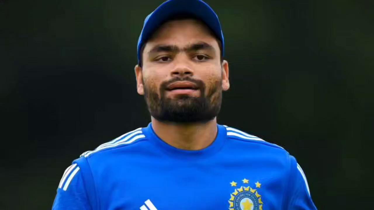 Breaking News UPT20 league Rinku Singh की तूफान आई गेंदबाज़ी से सबका नींद उडाई