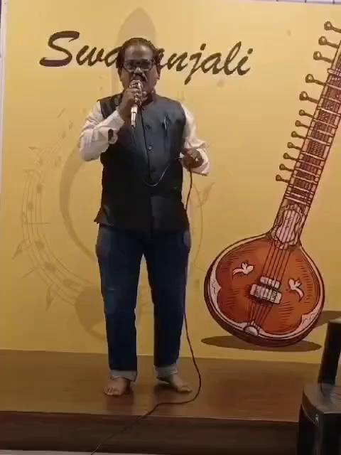 "फिरत्या चाखा वरती देशी मातीला आकार,विठ्ठला तू वेडा कुंभार"...!
Singer-Subhash Patnaik,Kalyan.Thane(Maharashtra)
