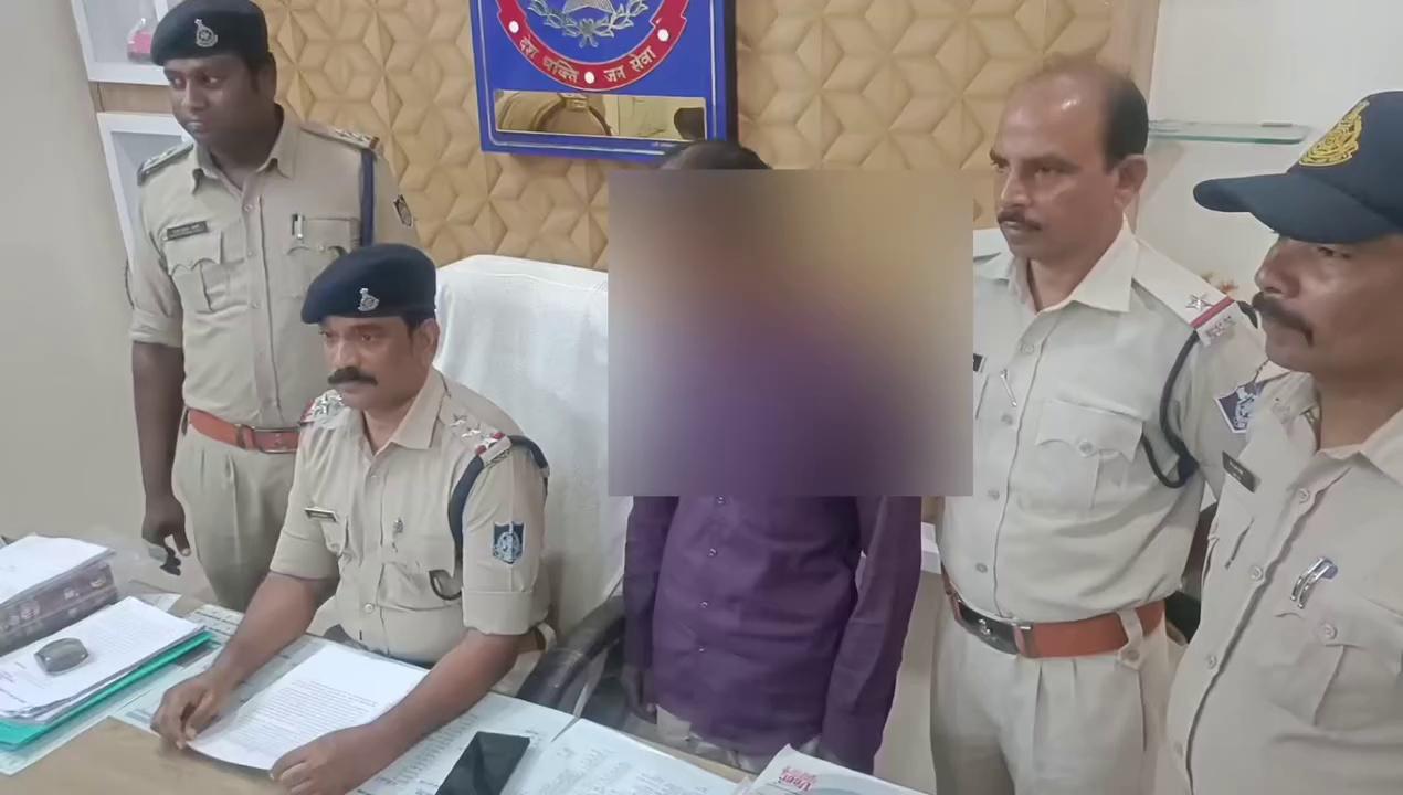 मुलताई पुलिस ने किया अंधे कत्ल का खुलासा, जादू टोने के शक में रिश्ते के भतीजे ने की थी हत्या, आरोपी को गिरफ्तार कर न्यायालय में किया पेश