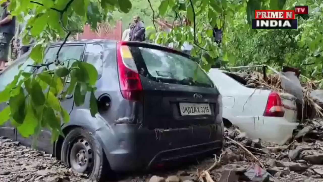 ADC Ganderbal, Gulzar Ahmad
#JammuKashmir : गांदरबल जिले के चेरवान कंगन इलाके में बादल फटने के बाद जिधर नज़र जाए उधर तबाही का मंज़र ही मंज़र दिखाई दे रहा है