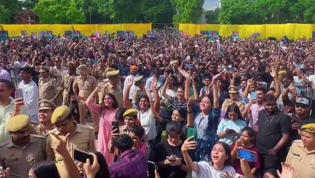 Stree 2 movie pawan singh song event in lucknow University Pawan SinghShraddha Kapoor Deepak Singh Rana