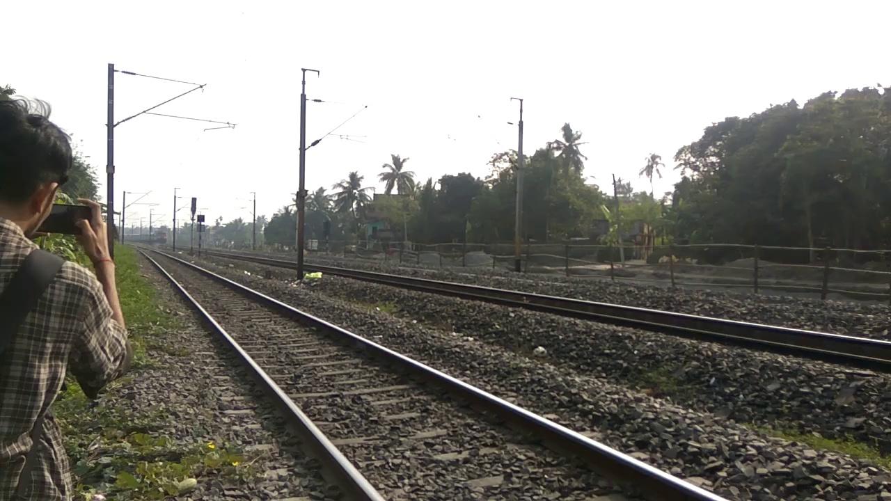 WAP4 Howrah Jabalpur Shaktipunj Express in Blue ICF Era