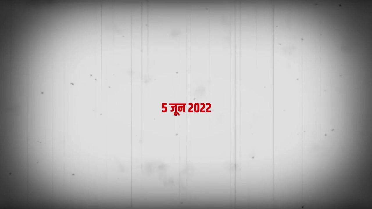 PubG गेम खेलने से मना किया तो नाबालिग बेटे ने कर दी थी मां की हत्या, पूरे Lucknow में फैली थी सनसनी।
पबजी गेम खेलने से मना किया तो नाबालिग बेटे ने कर दी थी मां की हत्या। लखनऊ में जून 2022 में हुई इस हत्
‍
या से फैल गई थी सनसनी। आर्मी मैन पिता की लाइसेंसी पिस्टल से मारी थी मां को गोली। 3 दिन तक मां की डेडबॉडी घर में रखकर बेटा खेलता रहा क्रिकेट। लाश की बदबू मिटाने को बेटा छिड़कता था रूम फ्रेशनर। छोटी बहन को डरा-धमकाकर छिपाए रहा अपनी करतूत। लाश सड़ने पर डरकर पिता को आसनसोल किया फोन, बताई हत्
‍
या की बात। एक साल बाल सुधार गृह में रहने के बाद कातिल नाबालिग हुआ रिहा।