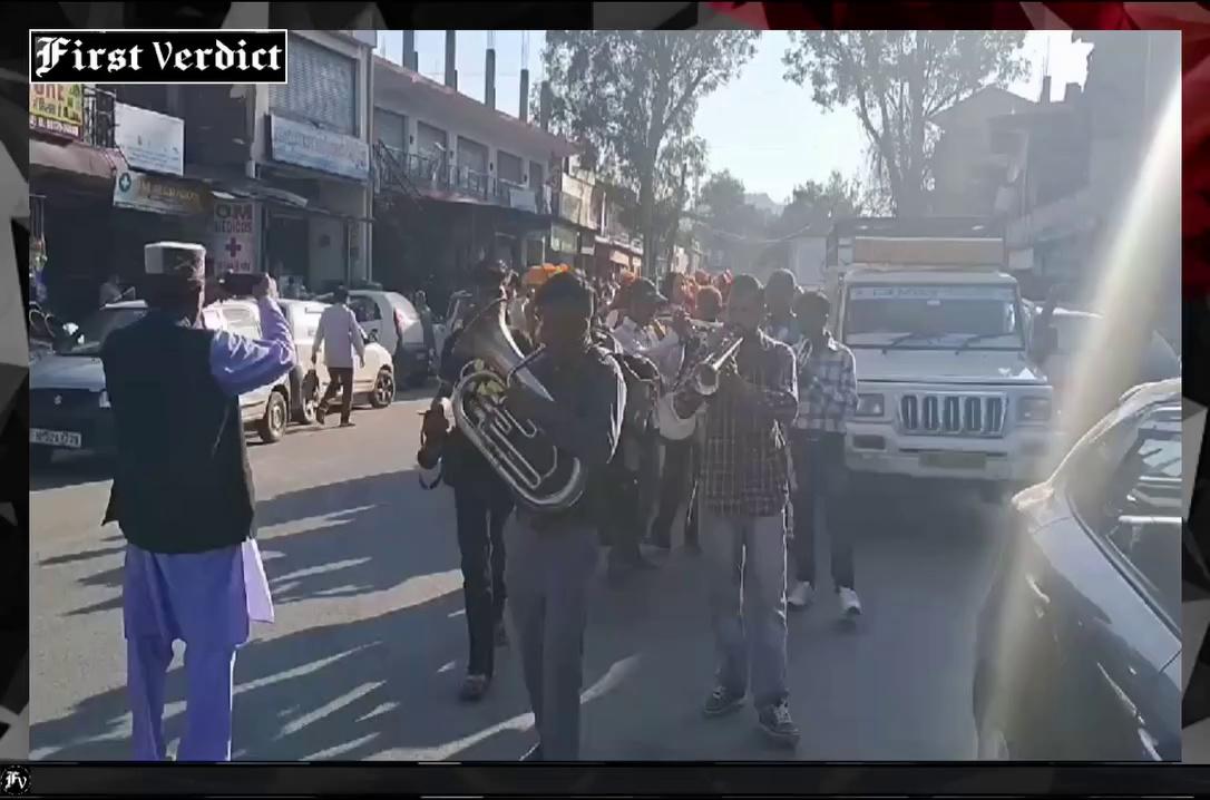 कुनिहार: भव्य कलश यात्रा के साथ शिव मंदिर तालाब कुनिहार में हुआ सात दिवसीय श्रीमद भागवत कथा का शुभारंभ