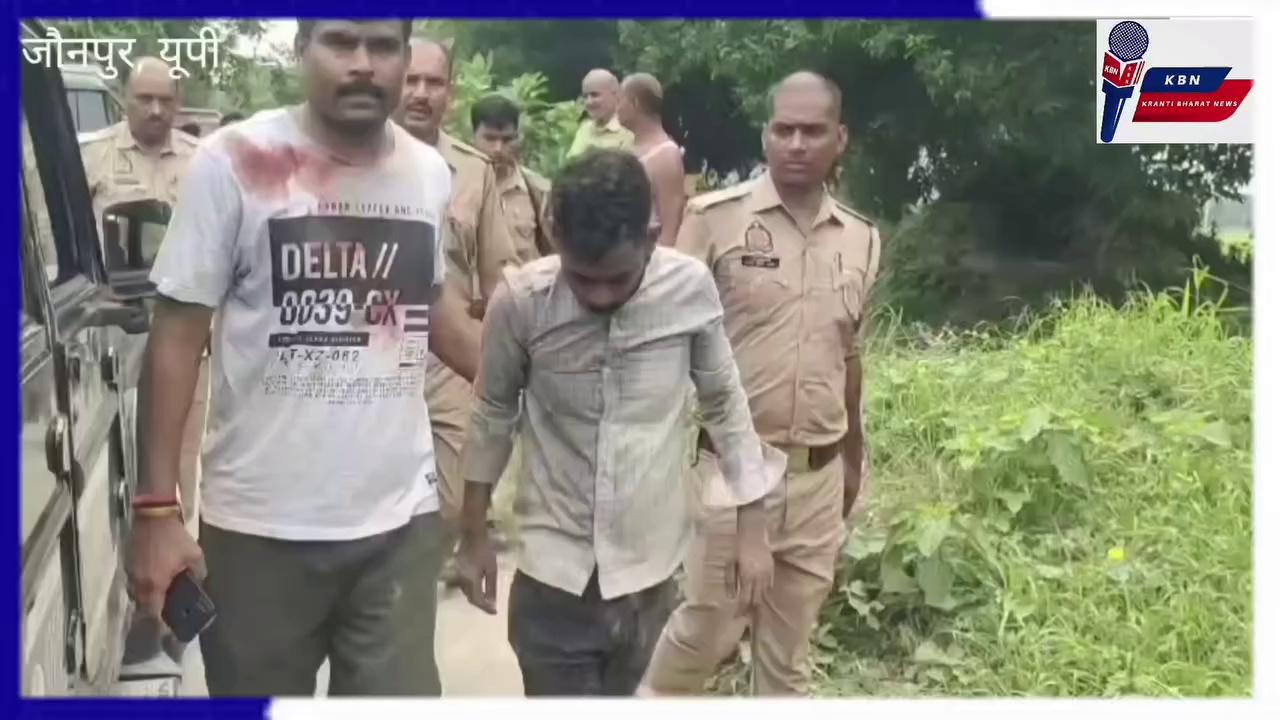 पुलिस का लाइव मुठभेड़, सिपाही घायल
एसओ बक्शा उदयप्रताप अपनी क्रेटा कार से दुदौली नहर से सैदपुर होते हुए डमरुआ की तरफ जा रहे थे सैदपुर गांव के समीप सामने से आ रहा स्कार्पियो सवार को रोकने की कोशिश किये तो बदमाश सीधा टक्कर मार दिए,कार में बैठे बक्शा थाने के सिपाही अमित सिंह घायल हो गए जिन्हें जिलाअस्पताल भेजवाया गया।बताया जाता है कि उक्त स्कार्पियो इससे पहले गुमटी के पास खड़े दो बाइक सवार युवकों को धक्का मार दिए इससे पहले भरसवा के पास एक युवक को धक्का मारा था,मौके पर दो बदमाशों को पकड़ा गया,