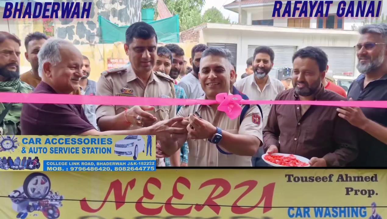 #ASP #Vinod #Sharma inaugurated Neeru Car Accessories & Auto Service Station near ASP Office College link road Bhaderwah. Deals in all kinds of Car Accessories, Auto service & Car Wash etc. Call 9796486420, 8082644775