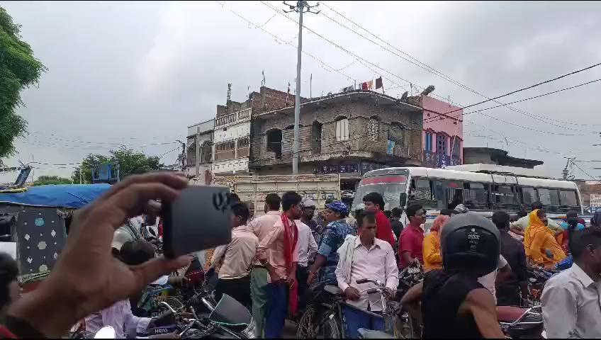 आज सुबह बाबा सोमेश्वर नाथ अरेराज में बहुत ज्यादा भीड़ था। हर हर महादेव। जय भोलेनाथ।