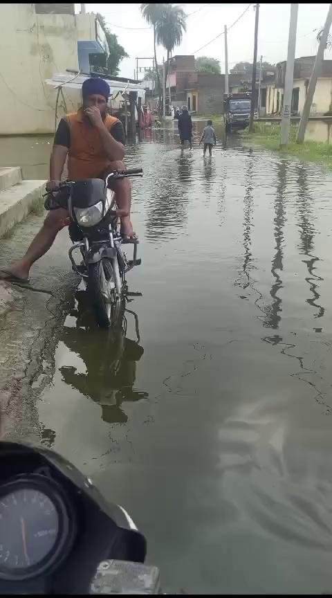 ग्राम बेनजीरपुरा उर्फ घाटमपुर पूरी बरसात में सड़क पर पानी भरा रहता है नहीं प्रधान सुनता है नई जिला पंचायत सदस्य सुनता है और जिलाधिकारी महोदय को भी एप्लीकेशन दे दी गई है कोई कार्रवाई नहीं है पानी की निकासी बंद है कोई नहीं चाहता पानी खुला सरकारी ईमानदारी ठोक दिए तुरंत शिकायत करो कंप्लेंट करो कार्रवाई होगी कोई कार्रवाई नहीं होती है