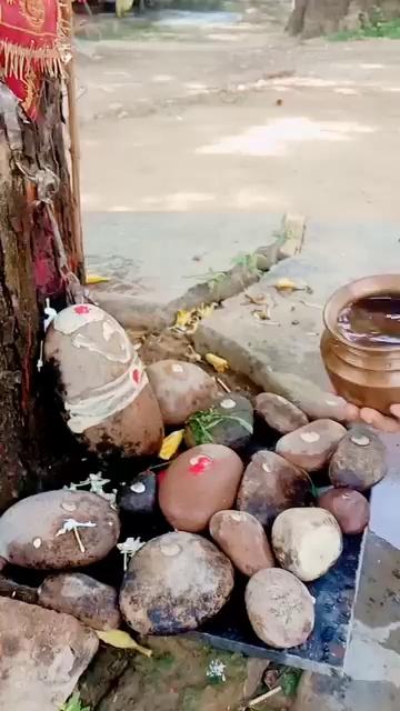 जय श्री रामेश्वर महादेव मंदिर दलपतपुर फूलपुर प्रयागराज आपका स्वागत करता है
सावन के महीने में भोले बाबा की पूजा अर्चना की हमारे पिता श्री परम आदरणीय पंडित श्री लाल जी मिश्रा जी भोले बाबा की कृपा से गुरु जी के आशीर्वाद से बड़ों का आशीर्वाद भगवान की कृपा से सब काम हो रहा है
भोले बाबा की कृपा सपरिवार पर सदैव बना रहे ऐसी हमारी कामना है
देवाधिदेव महादेव जी की जय हो प्रभु