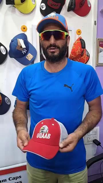 Brother Ishtiyaq Rasool getting his headwear gift from Uqaab Store .
#UQAAB #uqaabcaps #IshtiyaqRasool Friends motors narbal topfans Green line srinagar Royal Cricket Club Qasbayar-Official