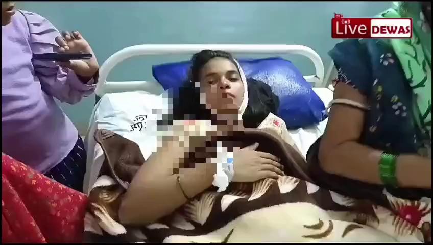 सोनकच्छ तहसील के गांव सांवेर देवास जिले के सिंगावद गांव में तांत्रिक ने 18 वर्षीय छात्रा प्रिया मालवीय को मारी तलवार, सर में 6 टांके आए, बुरे सपने आने पर दादी सिंगावदा स्थित तांत्रिक के पास ले गई थी, पुलिस ने किया प्रकरण दर्जख