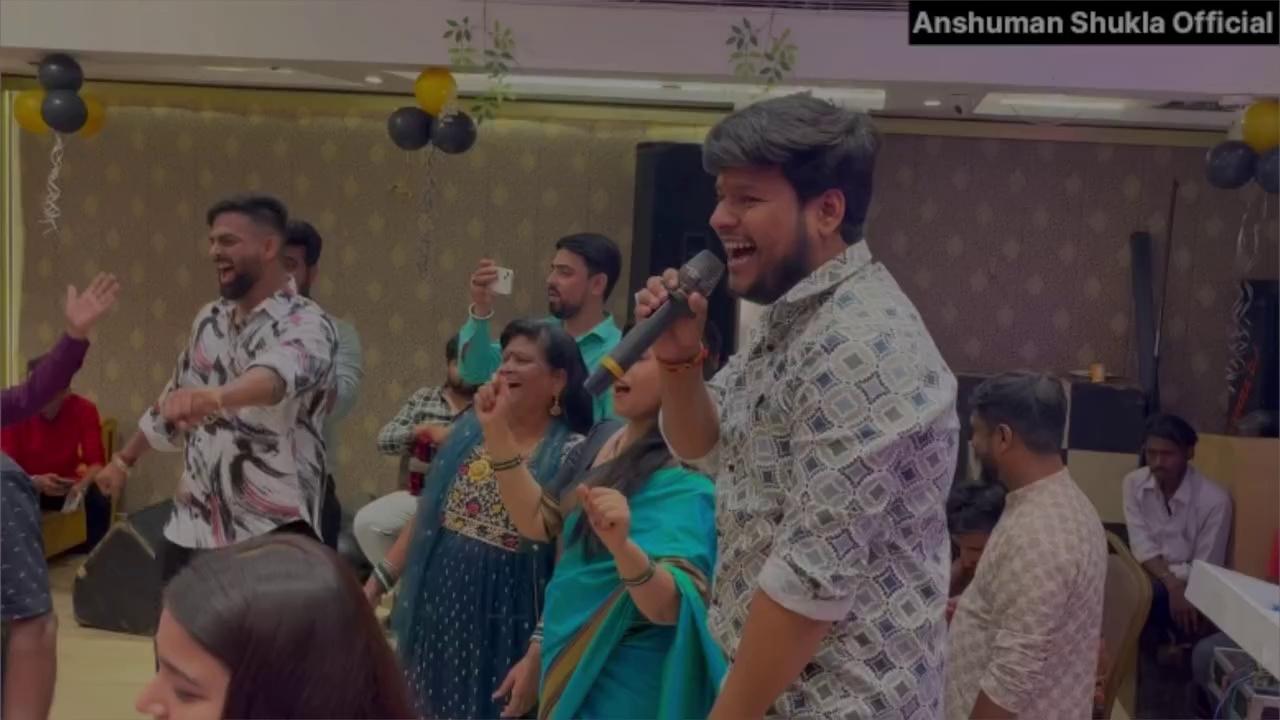 GORAKHPUR में जब Anshuman ने गाया एक साथ | Lollypop lagelu | Na Na Nare | Laila Mai Laila तो झूम उठें लोग