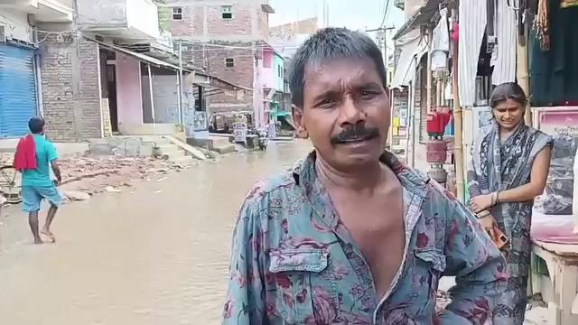 हल्की बारिश में अलौली हरिपुर बाजार की मुख्य सड़क हुआ जलमग्न जानिए लोगों की प्रतिक्रिया ।