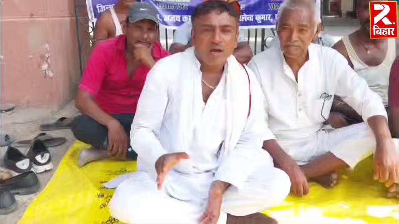 बिहारशरीफ: फुटपाथ संघर्ष मोर्चा बिहारशरीफ के सहमरणालय के समक्ष प्रदर्शन-रामदेव चौधरी
#biharsharif #biharpolice #bahujanarmy
#biharsharif #biharpolice #bahujanarmy dalit