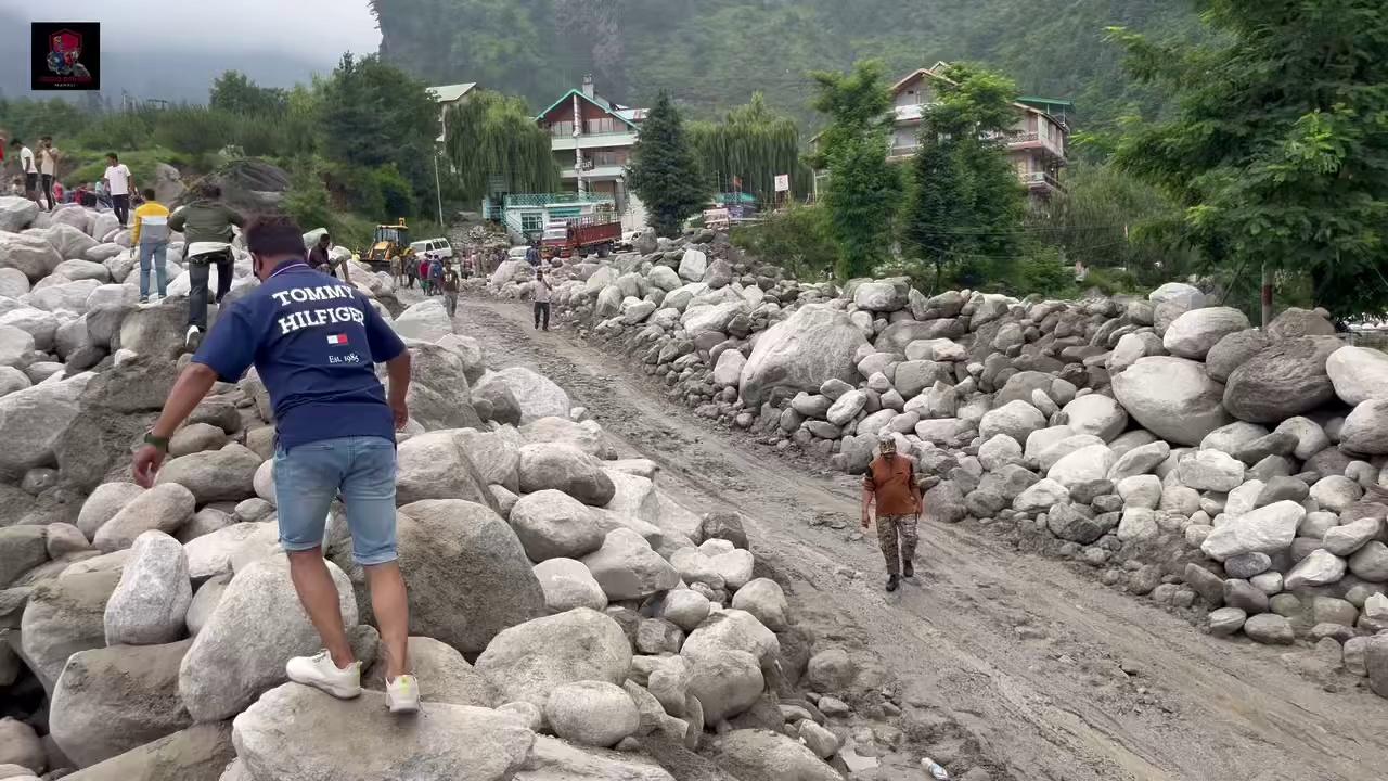 LEH NATIONAL HIGHWAY WHICH WAS COVERED BY MASSIVE FLOOD HAS BEEN CLEARED BY BRO ||MANALI LATEST VLOG